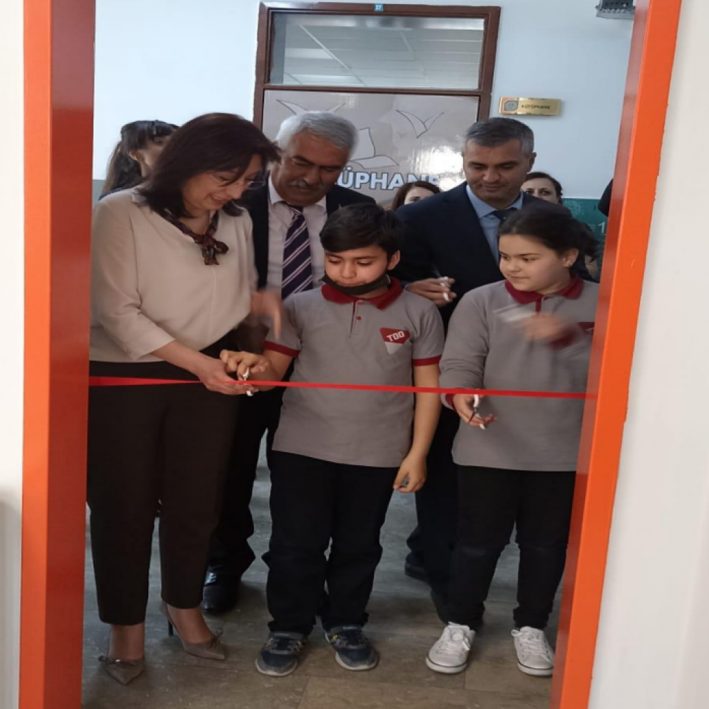 Ankara Mamak Ticaret Odası Ortaokulu Geleceğin Sınıfı Laboratuvarı açılışı gerçekleştirildi.