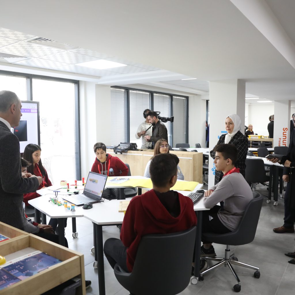 ETKİM Profesyonel Öğrenme Laboratuvarında Cumhuriyetin 100. Yılı Kutlaması Kapsamında Atölye Çalışması Yapıldı