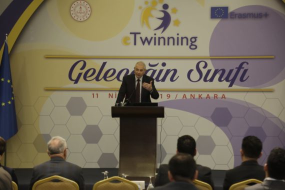 Geleceğin Sınıfı Tasarımları Sergilendi