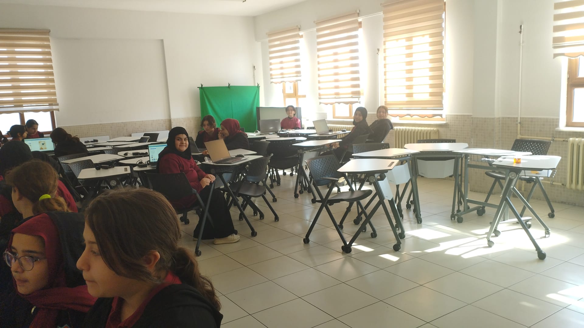 Erdemli Gençlik Dijitalde Buluşuyor