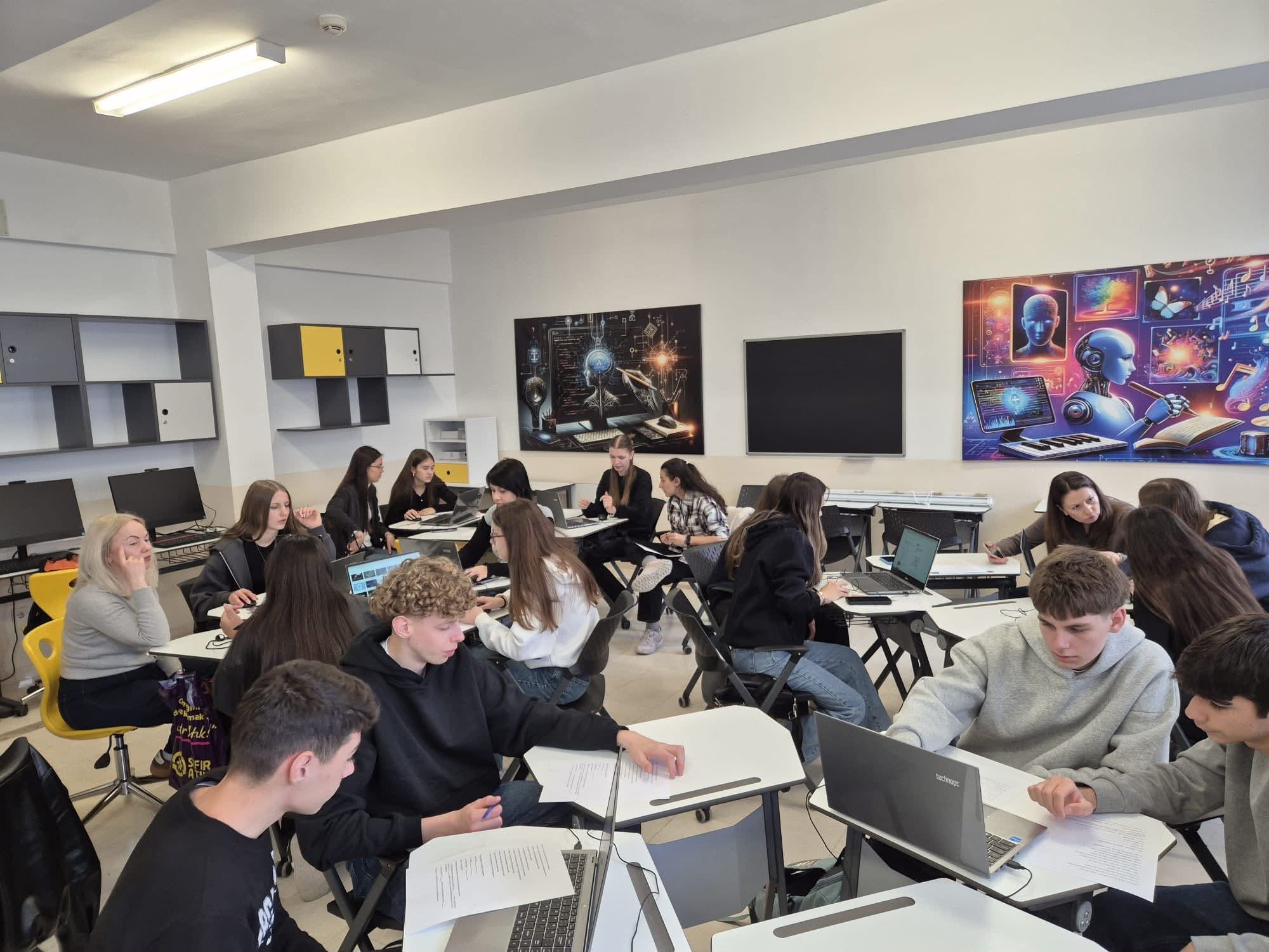 Yenilikçi Sınıfta eTwinning ve Erasmus+ ile Uluslararası Kodlama ve İş Birliği