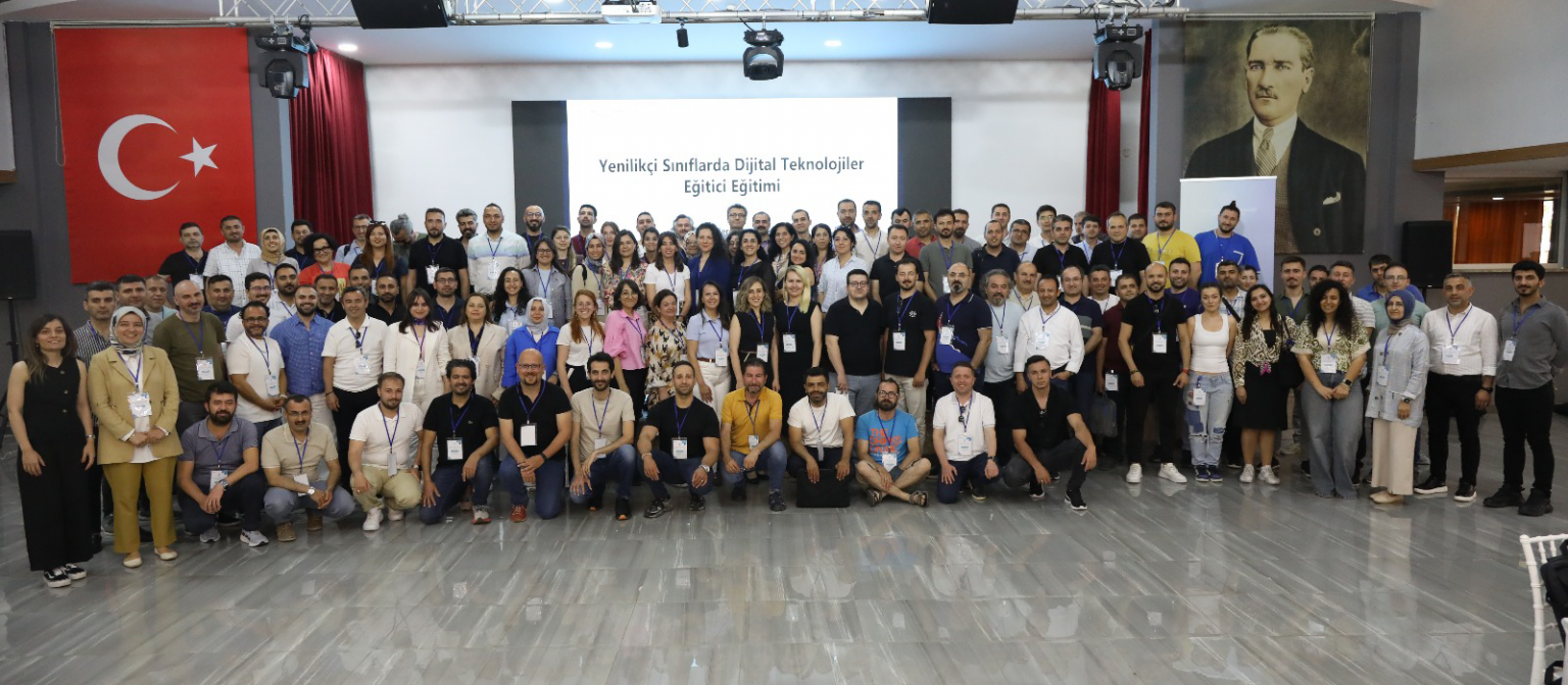 “Yenilikçi Sınıflarda Dijital Teknolojiler Eğitici Eğitimi” Düzenlendi
