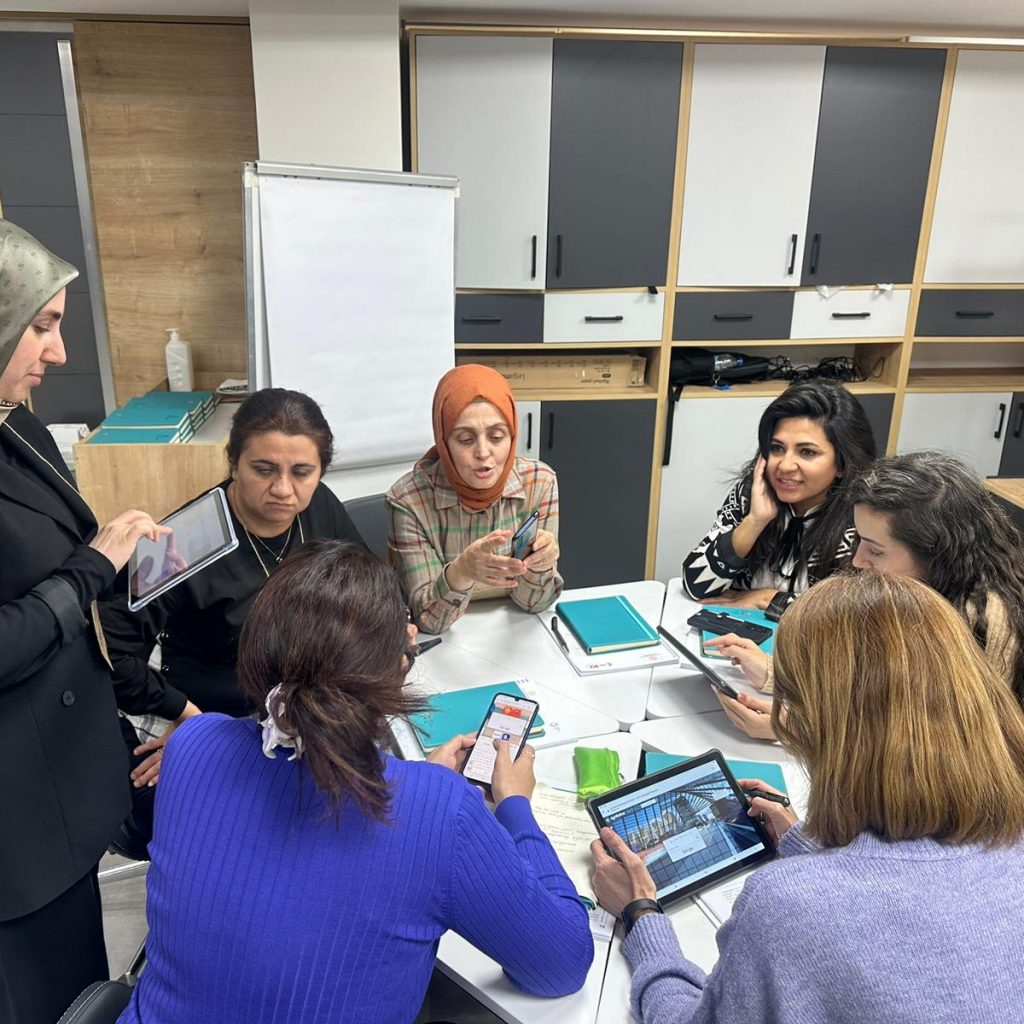 “Yenilikçi Öğrenme Alanlarında Aktif Öğrenme ve İngilizce Öğretimi Çalıştayı” Eğitim Teknolojileri Kuluçka ve İnovasyon Merkezi’nde (ETKİM) düzenlendi.