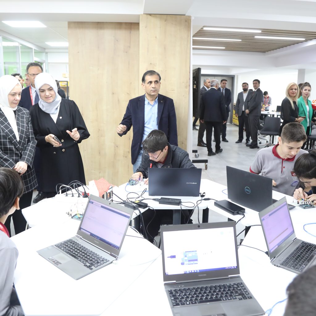 ETKİM Profesyonel Öğrenme Laboratuvarında Cumhuriyetin 100. Yılı Kutlaması Kapsamında Atölye Çalışması Yapıldı
