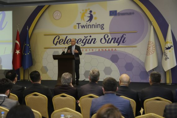 Geleceğin Sınıfı Tasarımları Sergilendi
