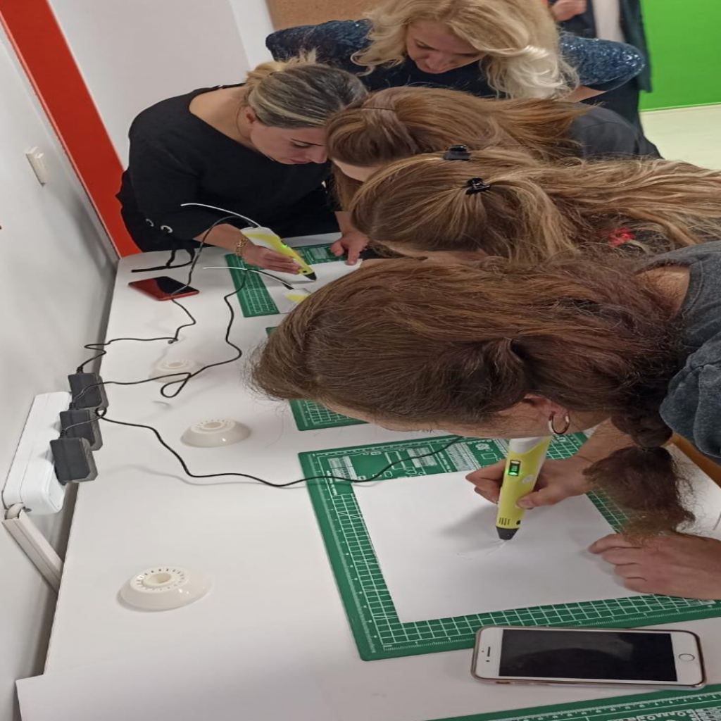 Ankara Mamak Ticaret Odası Ortaokulu Geleceğin Sınıfı Laboratuvarı açılışı gerçekleştirildi.
