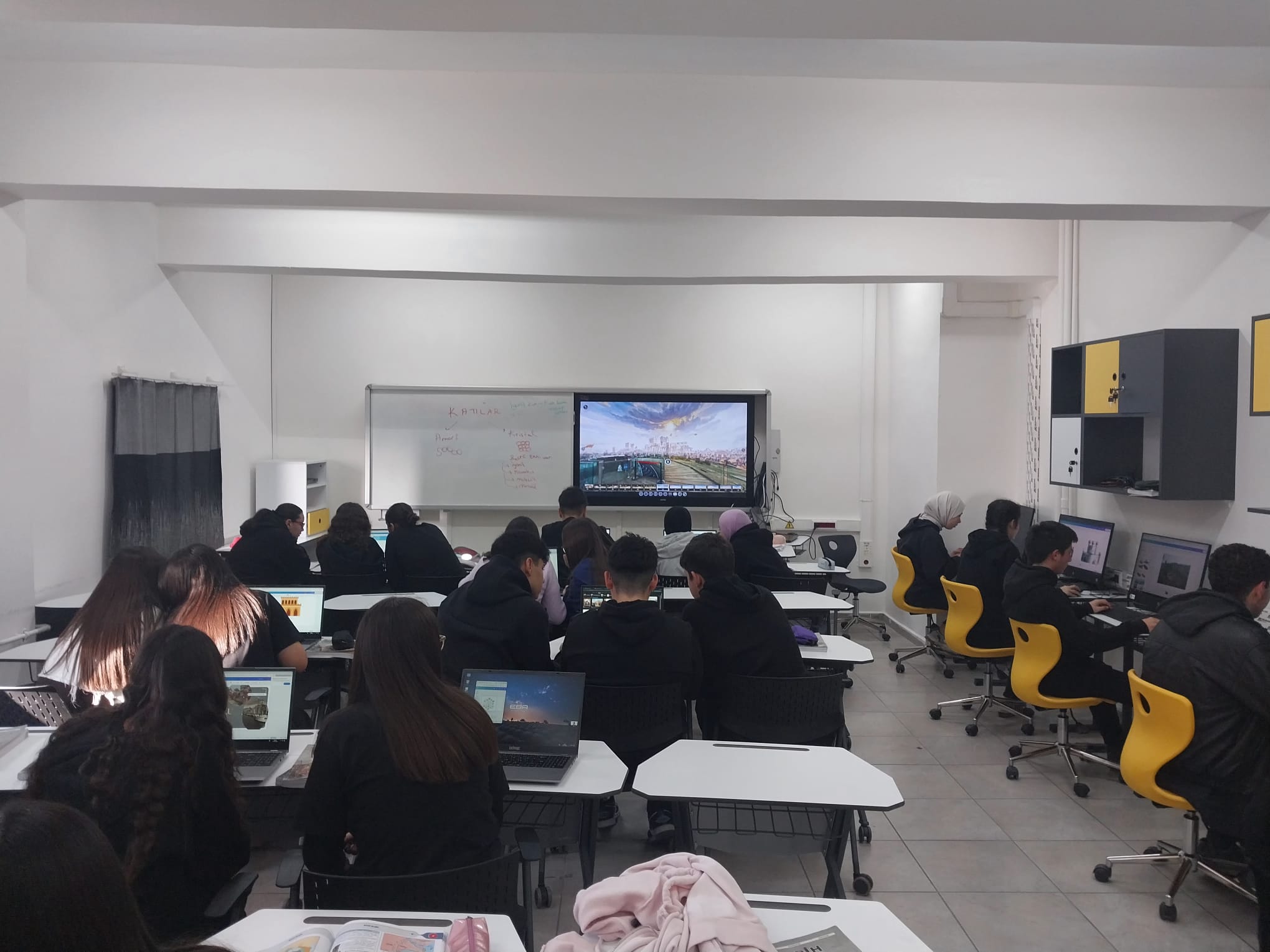 İstanbul’un Fethini Yenilikçi Sınıfta Keşfetmek: VR Destekli Tarih Öğrenimi