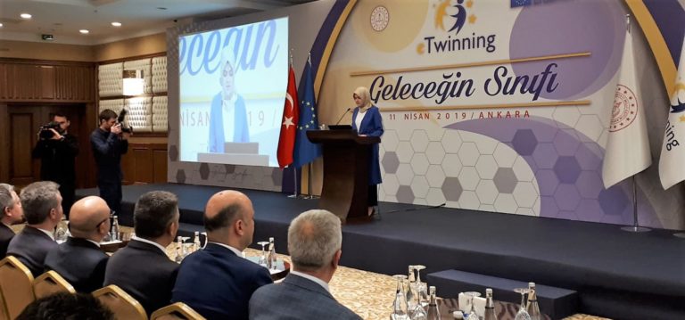 Geleceğin Sınıfı Tasarımları Sergilendi