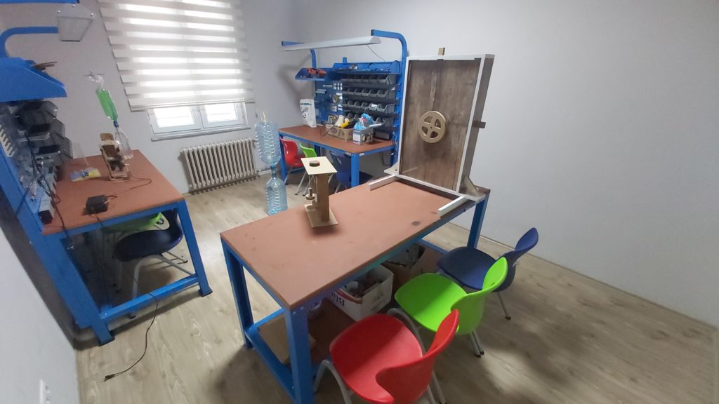 Ülkemizden İki FCL Sınıfı Daha Akredite Oldu ve European Schoolnet Uluslararası Öğrenme Laboratuvarları Ağı’na Katıldı!