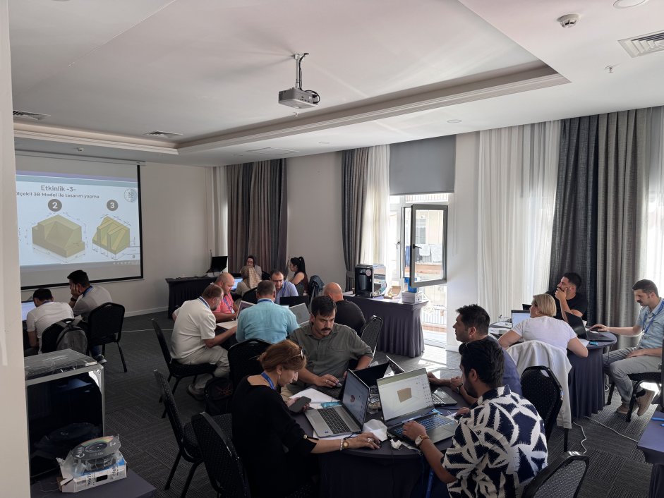 Yenilikçi Sınıflarda Dijital Teknolojiler Eğitici Eğitimi Tamamlandı