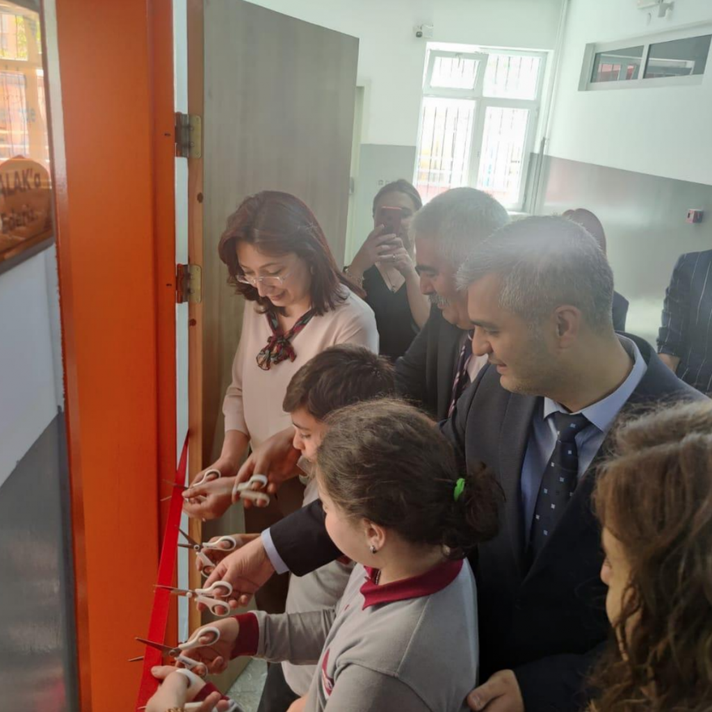 Ankara Mamak Ticaret Odası Ortaokulu Geleceğin Sınıfı Laboratuvarı açılışı gerçekleştirildi.