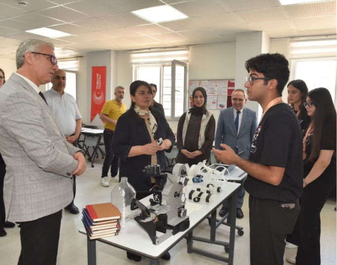 Yenilikçi Sınıfla Üretim Odaklı Eğitim: "Vicdanın Teknolojisi" ile Ulusal Başarıya Uzanan Yolculuk