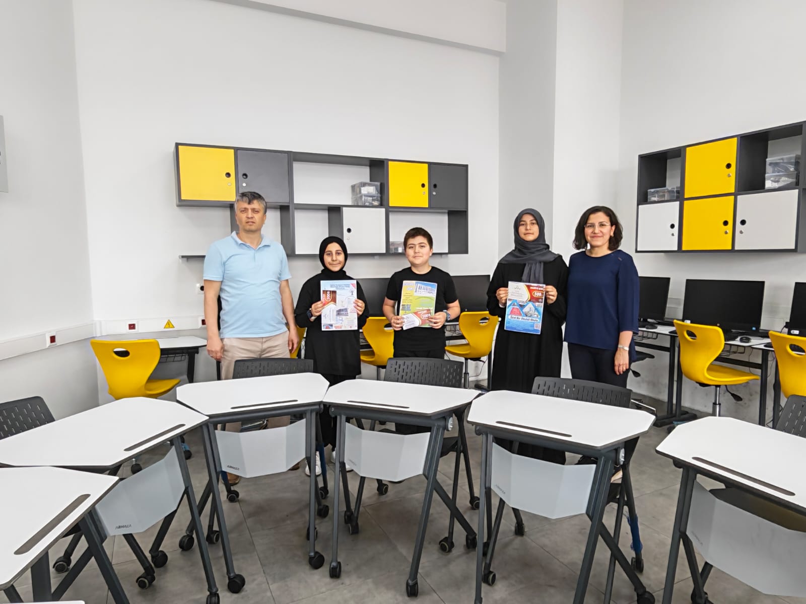 Yenilikçi Sınıfta Çevrim İçi Araçlarla "Okulumu Tanıtıyorum" Afiş Tasarımı