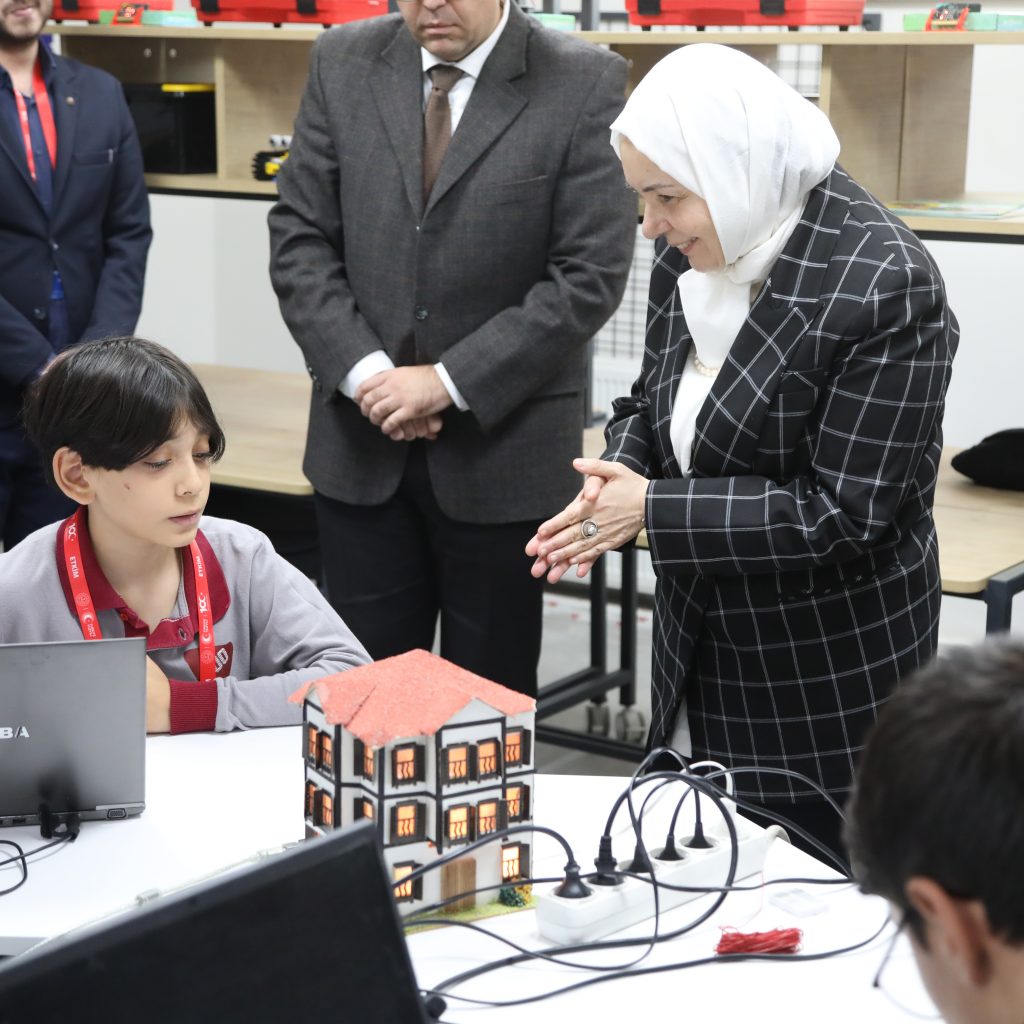 ETKİM Profesyonel Öğrenme Laboratuvarında Cumhuriyetin 100. Yılı Kutlaması Kapsamında Atölye Çalışması Yapıldı